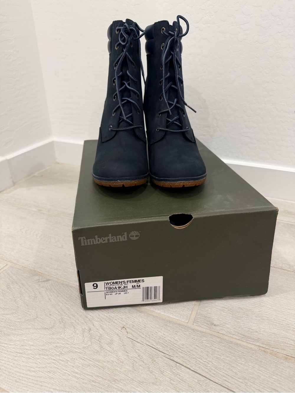 Timberland Navy Lace-Up Leather Block Heel Ankle Boots - Picture 2 of 8